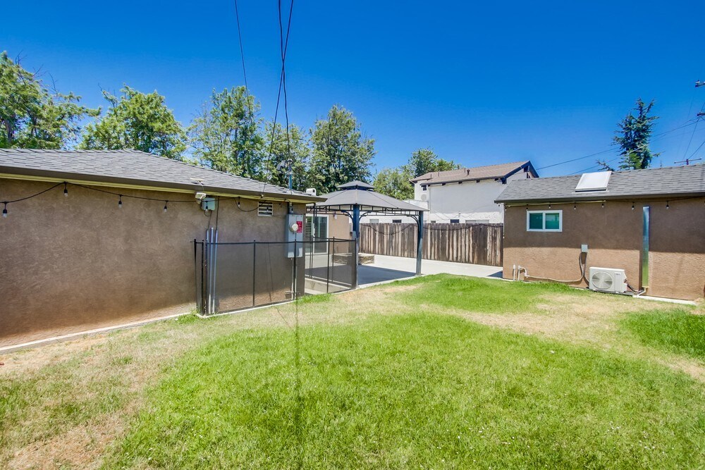 Building Photo - 4747 Rolando Blvd