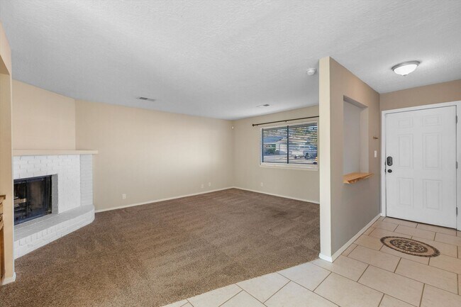 Building Photo - Don’t Miss This! | 3 Bed 2 Bath Home for Rent | 2-Car Garage | Private Backyard | Rio Rancho SE