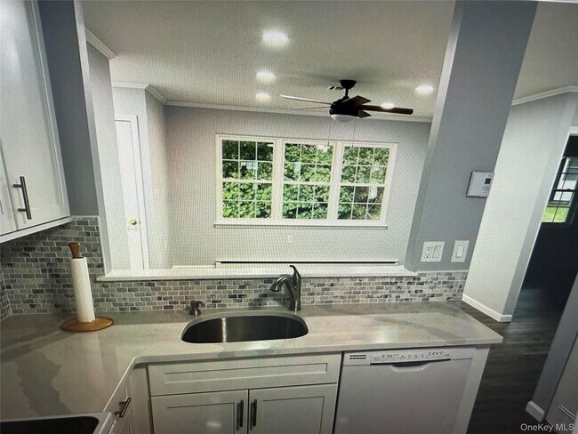 Building Photo - 333 Woodbridge Dr