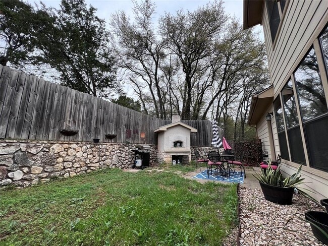Building Photo - 6705 Covered Bridge Dr