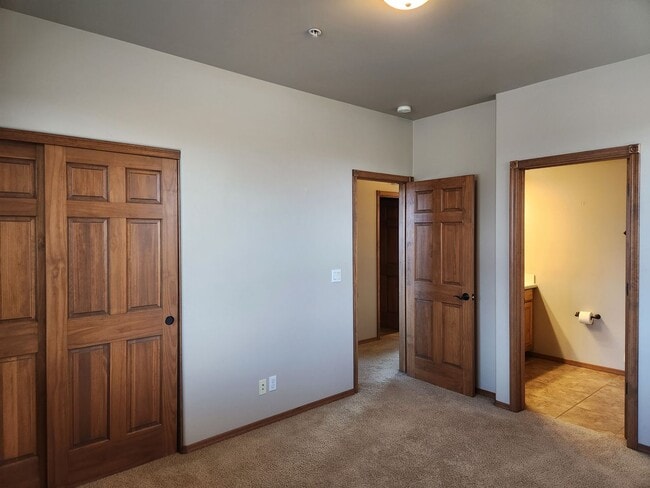 Building Photo - Bison Cove C8 ~ 2 bed / 2 bath
