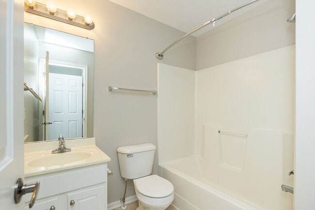 Building Photo - RENT SPECIAL!! 2 Bedroom, 3 Bathroom Townhome in Ankeny!