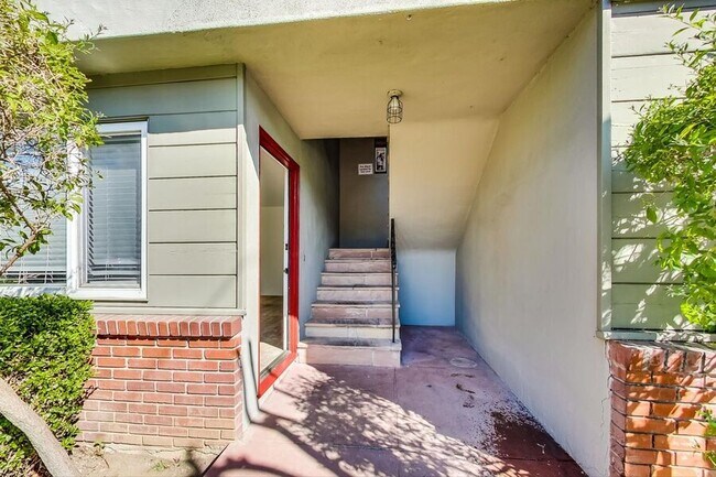 Building Photo - 1549 San Carlos Ave