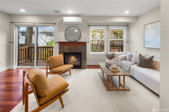 Building Photo - Downtown Ballard 3 bd 2.5 bath townhome in Great School district and minutes to Ballard Locks