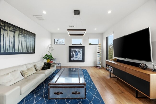 Building Photo - 4902 Linnet Ln