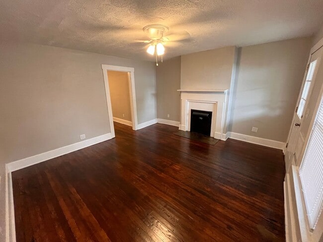 Building Photo - DECEMBER RENT FREE - One Bedroom Renovated Duplex!