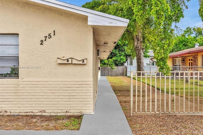 Building Photo - 2751 NW 14th Ct