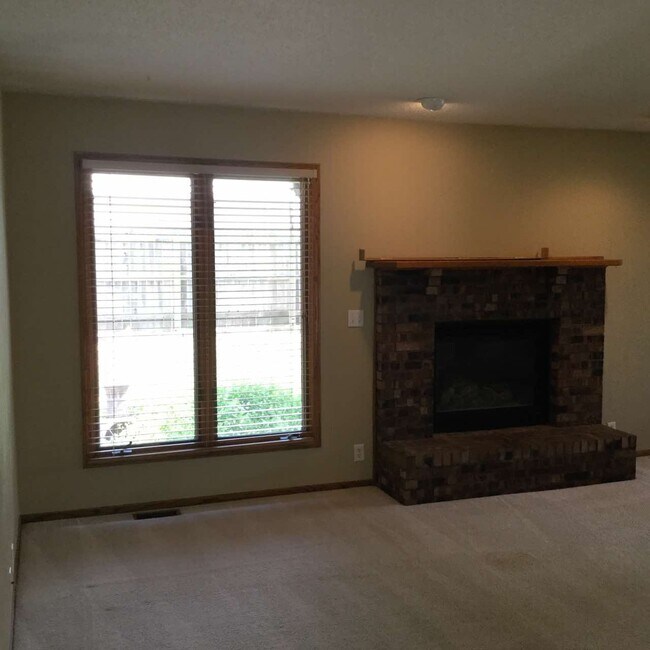 Building Photo - 7221 Hyperion Point Dr