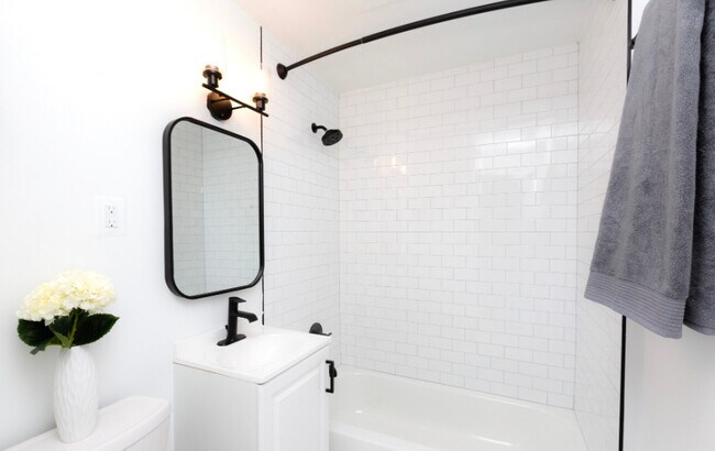 Building Photo - The Lyn AHR LLC