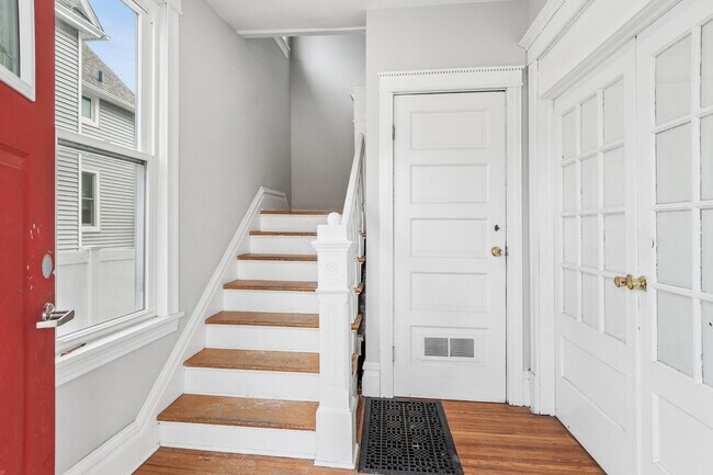 Building Photo - 2 West St