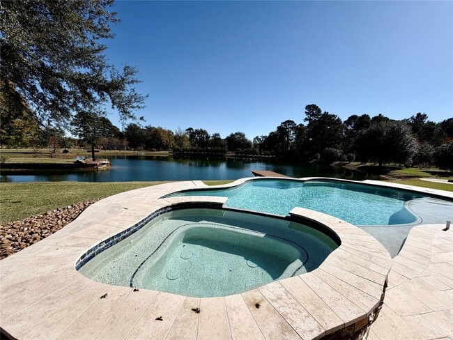 Building Photo - 1631 S Persimmon St