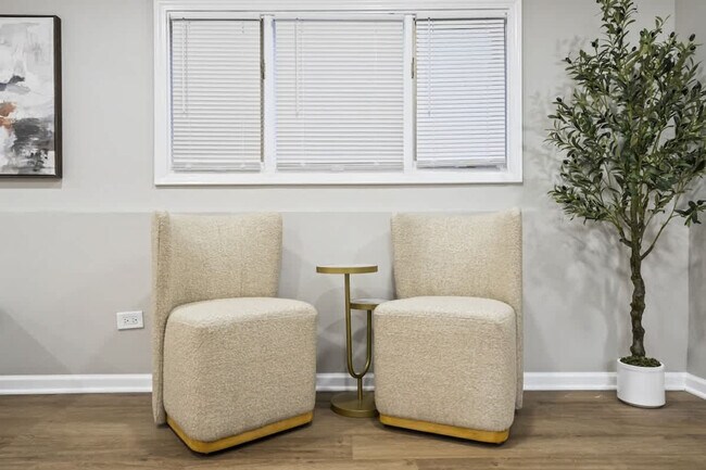 Building Photo - 1410 N Lama Ln