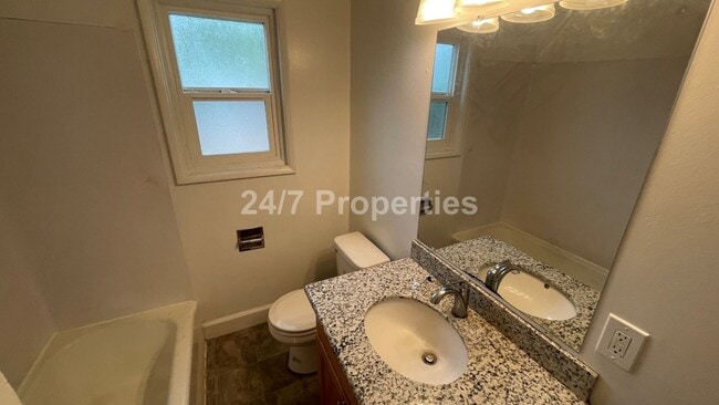 Building Photo - Spacious 4 BD | 2 BA with Backyard - Glads...
