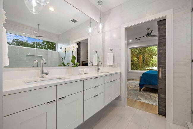 Building Photo - 1310 Choquette Dr