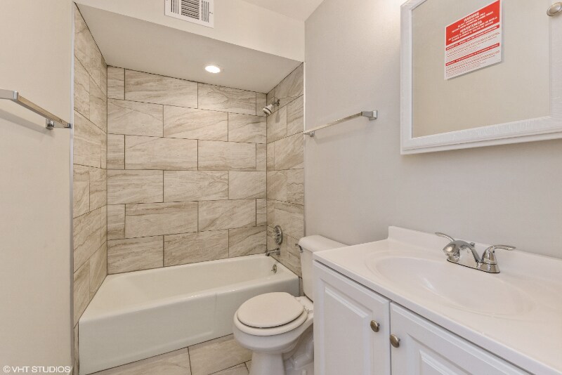 Building Photo - 560 Shorely Dr