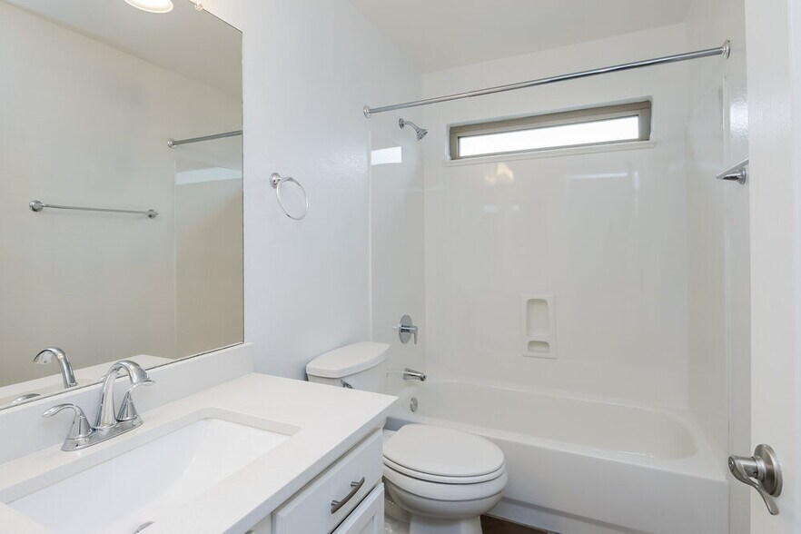 Building Photo - 11142 E Catalina Ave