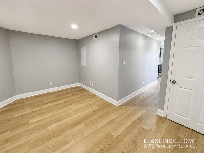 Building Photo - 3119 11th St NW