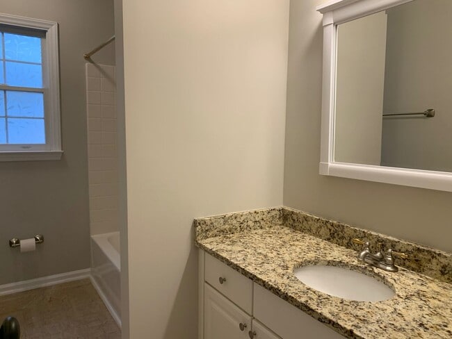 Building Photo - 5 Bed | 3.5 Bath House with Finished Basem...