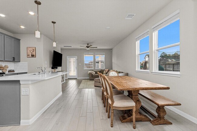 Building Photo - 18503 Sunrise Maple Dr