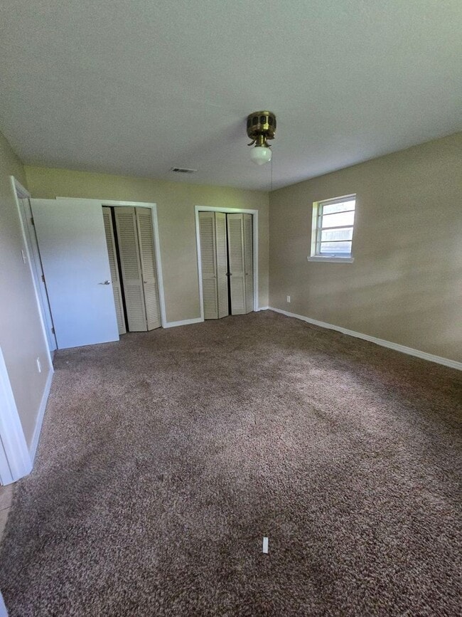 Building Photo - $500 Off 1st Month Special
