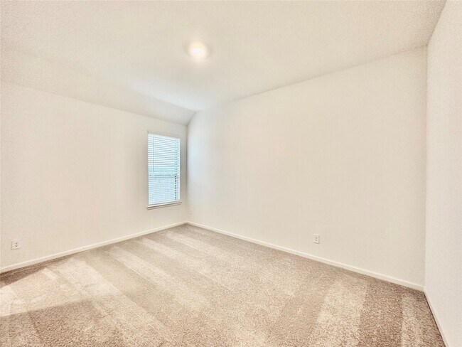 Building Photo - 18330 Tiger Flowers Dr
