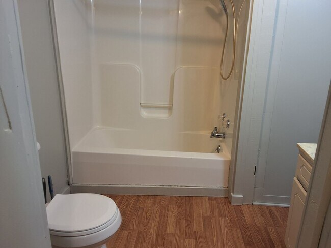 Building Photo - Charming  3 Bed, 2 Bath  House Located in Radcliff