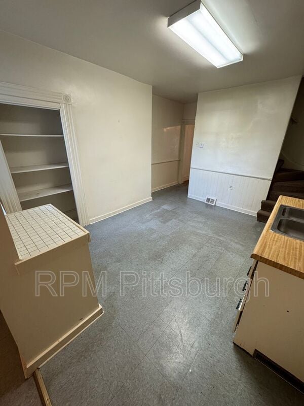 Building Photo - 120 Earl St