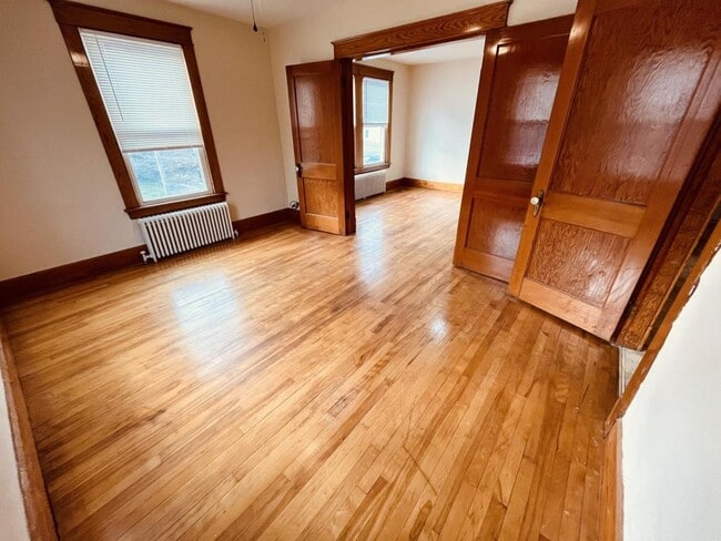 Building Photo - 122 Second St. Unit 3