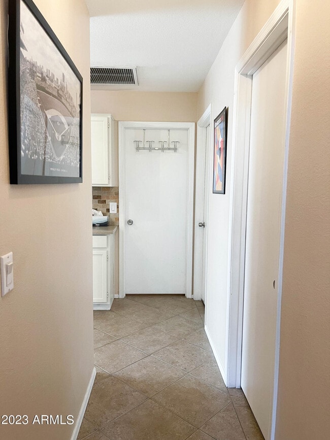 Building Photo - 1077 W Olive Ave