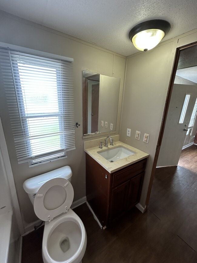 Building Photo - 313 Belew St