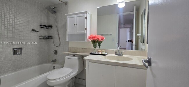 Building Photo - 10221 Fontainebleau Blvd