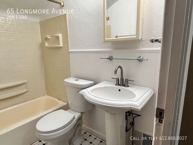 Building Photo - 65 Longmore Ave