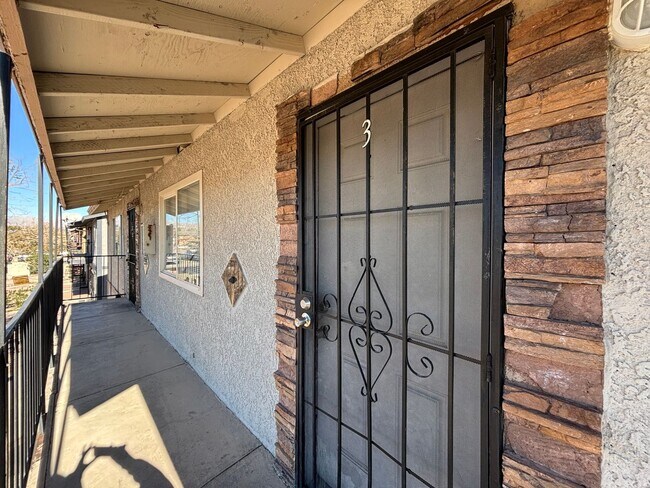Building Photo - Charming 3Bed/1Bath apartment located in North Las Vegas— Enjoy Rent-Free Holidays!