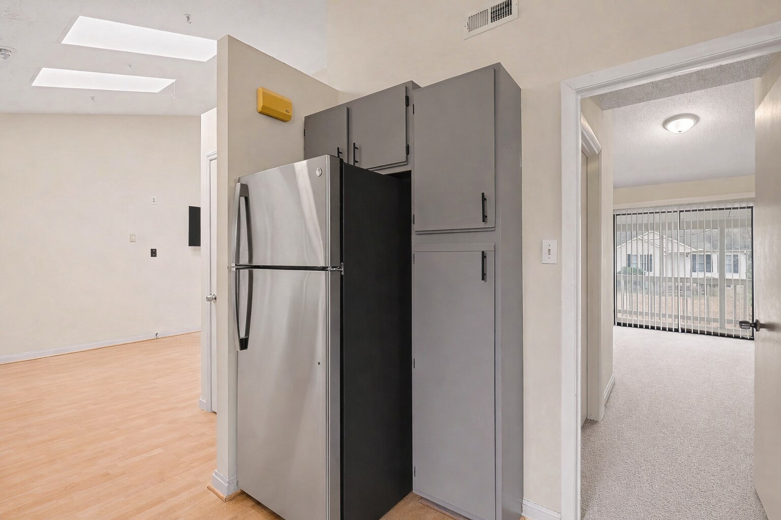 Building Photo - Room in Duplex on Spring St