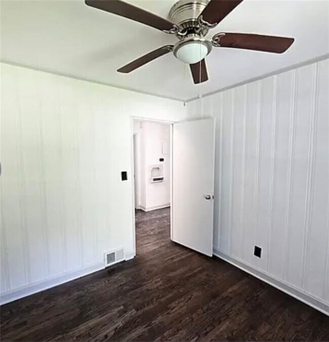 Building Photo - 2863 Catalina Dr