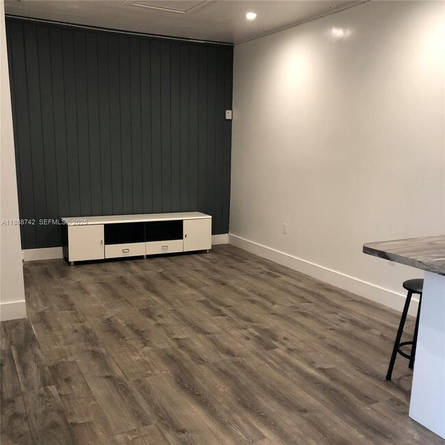 Building Photo - 6819 SW 15th St