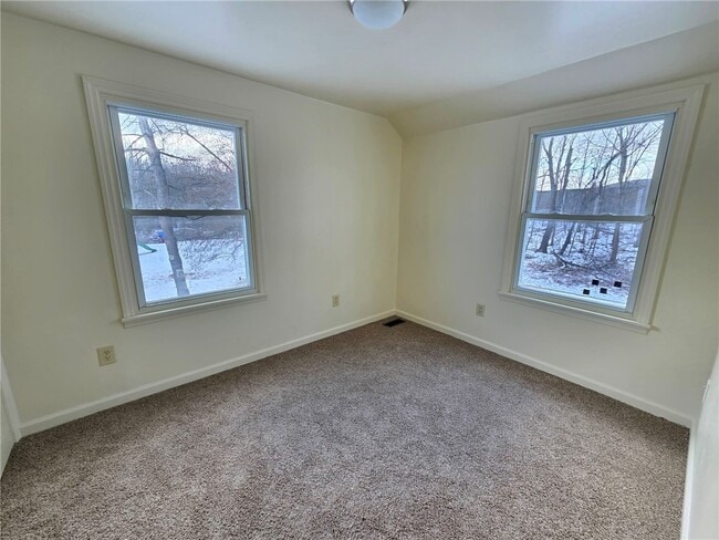 Building Photo - 252 A Allen St