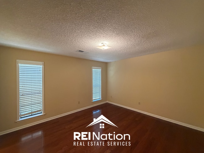 Building Photo - JUST LISTED! 3BR/2BA Memphis Stunner | Vaulted Ceilings & Stone Fireplace | Fenced Yard!