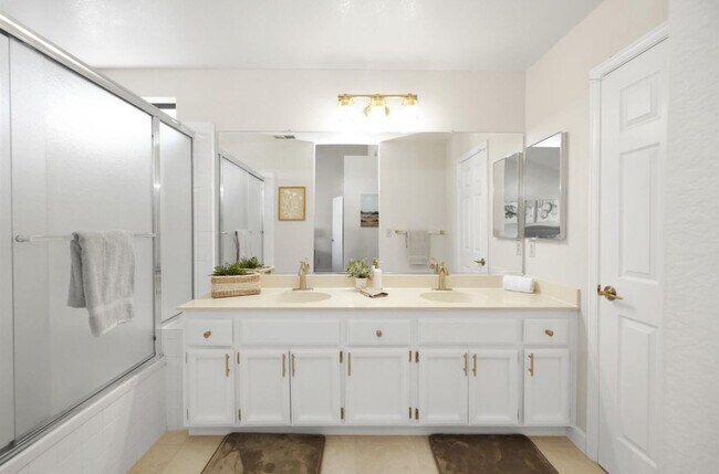 Building Photo - 316 Del Monte Way