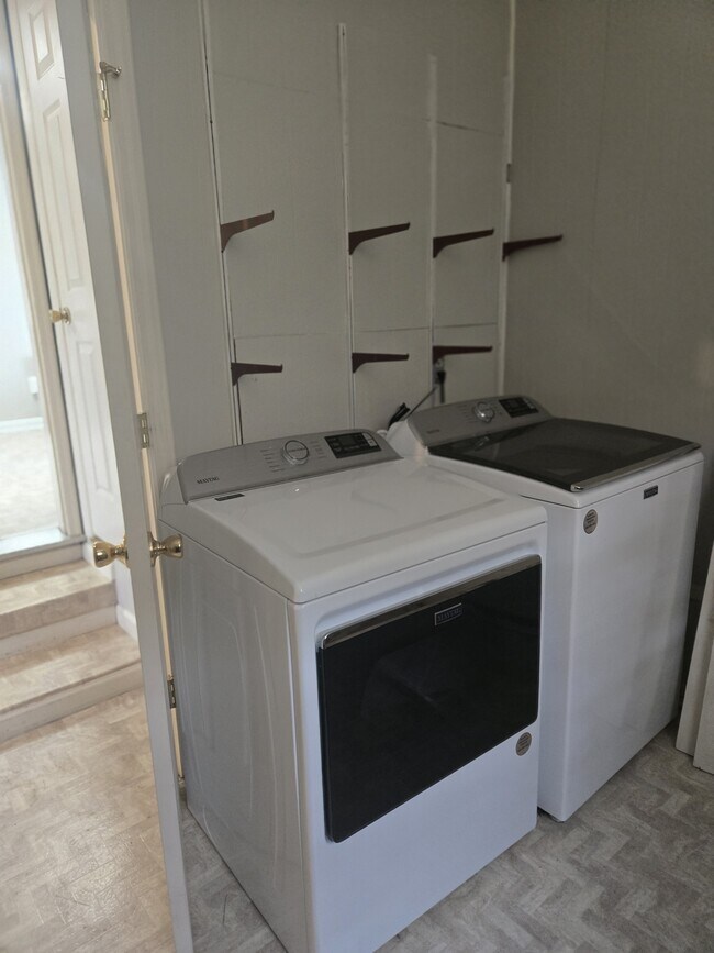 Building Photo - 2439 Dartmouth Dr