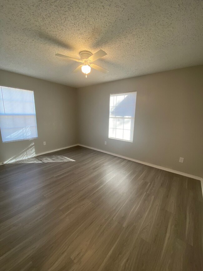 Building Photo - 128 Pierce Dr