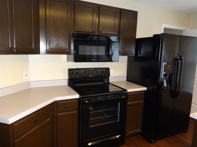 Building Photo - 1212 Afghan Path