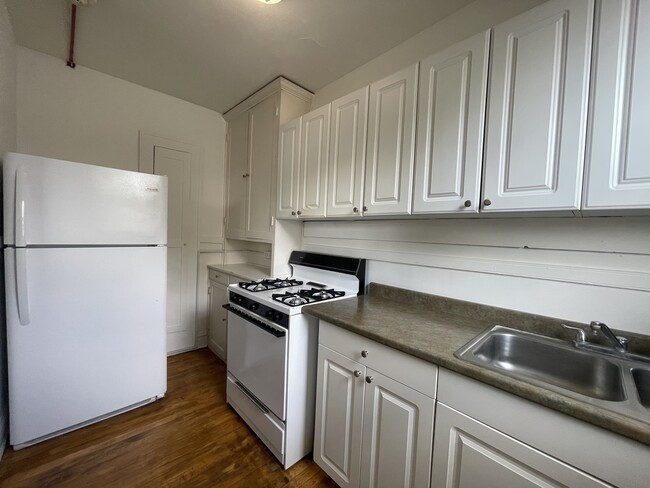 Building Photo - 28W573 Stafford Pl