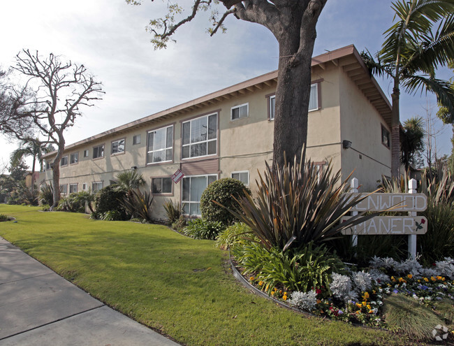 Building Photo - 10442 Lampson Avenue