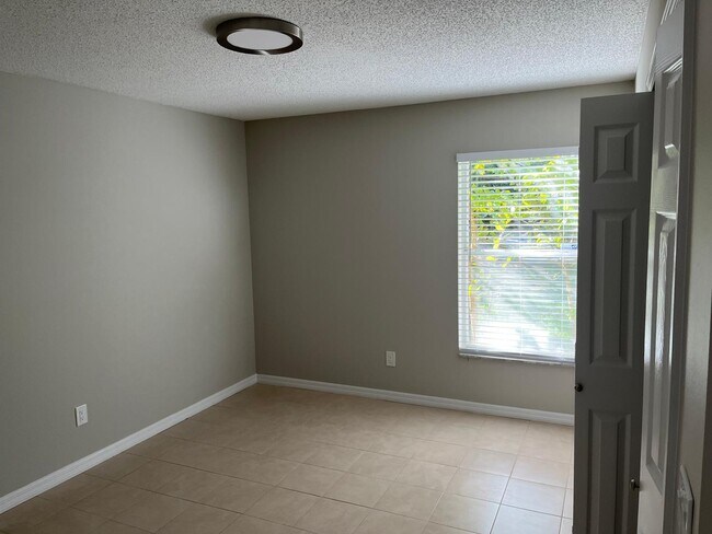 Building Photo - 1918 Turtle Creek Pl