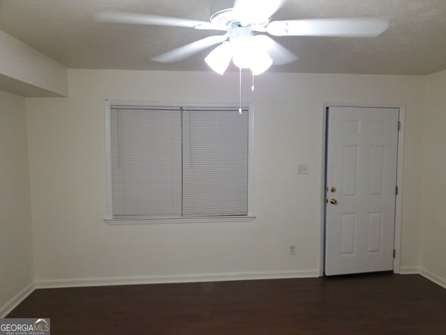 Building Photo - 207 Cypress Dr