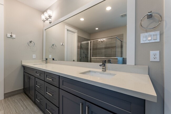 Building Photo - 806 Thornton Rd