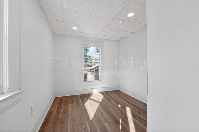 Building Photo - 139 Martin St