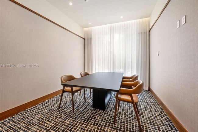 Building Photo - 2678 Tigertail Ave