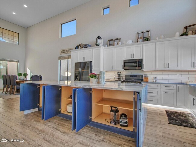 Building Photo - 4326 W Kenai Dr